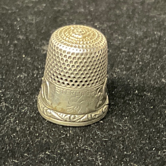 Vintage Ornate Silver Thimble - Picture 2 of 6